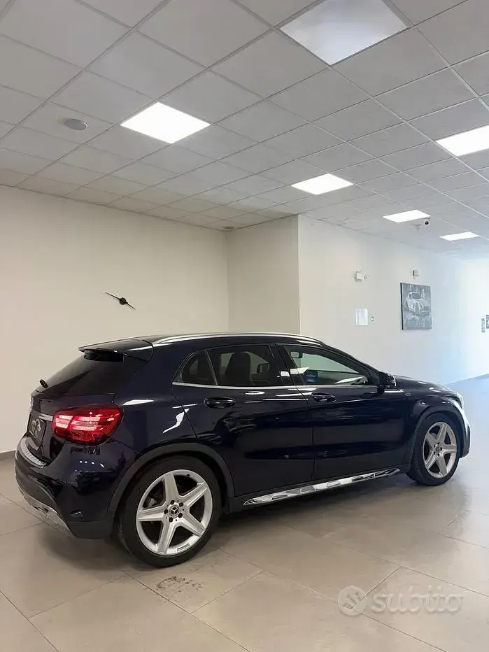 Usata Mercedes GLA200 Premium 136 CV (100 kW) 2018 Bluazzurro SUV