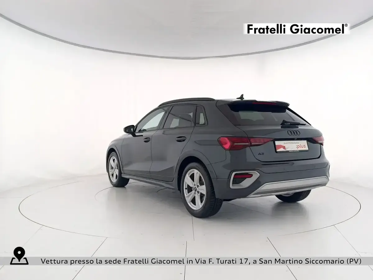 Usata Audi A3 Ambiente 150 CV (110 kW) 2024 Grigio manhattan metallizzato Berlina