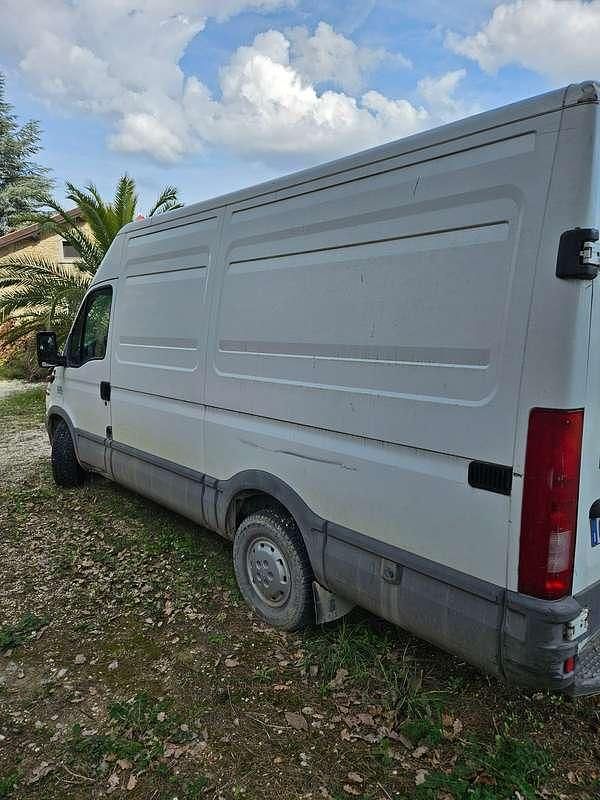Usata Iveco Daily 116 CV (85 kW) 2004 Bianco Furgone