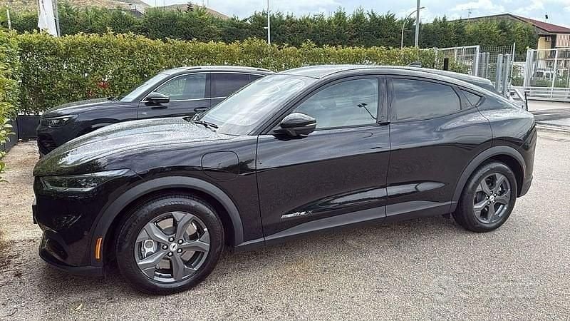 Nero Usata 2023 Ford Mustang Extended Range SUV | 33.900 € - Immagine 1/4