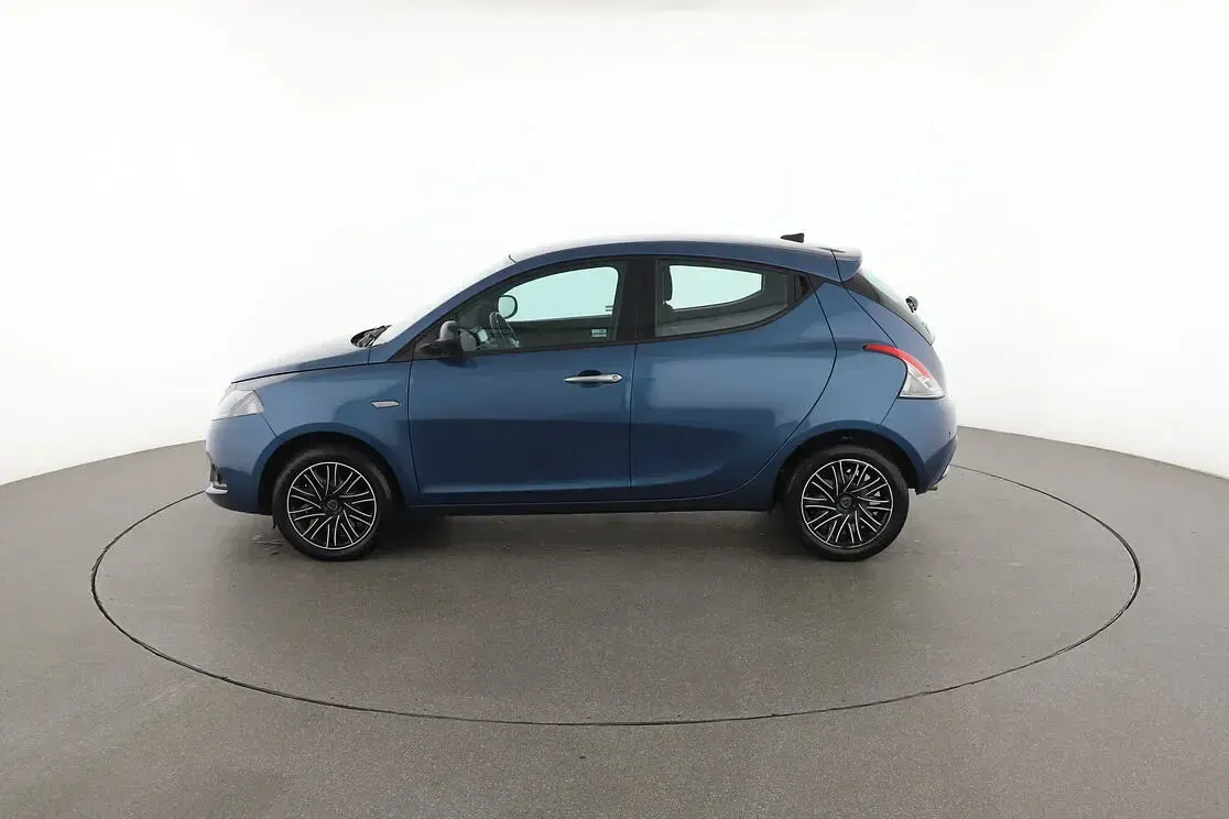 Usata Lancia Ypsilon Gold 70 CV (51 kW) 2021 Blu Utilitaria