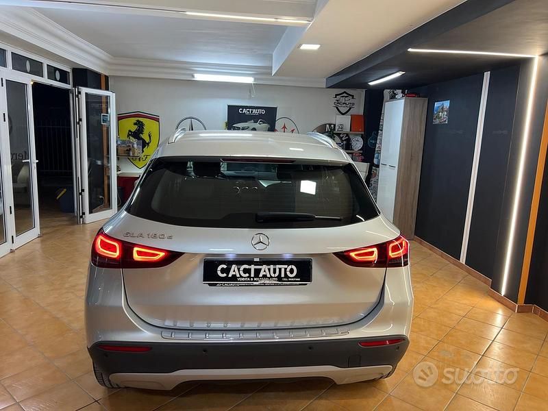 Usata Mercedes GLA180 116 CV (85 kW) 2022 Grigio SUV