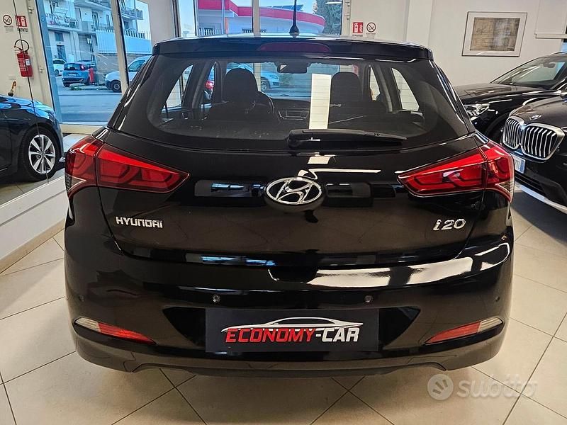 Usata Hyundai i20 Comfort 90 CV (66 kW) 2015 Nero Berlina