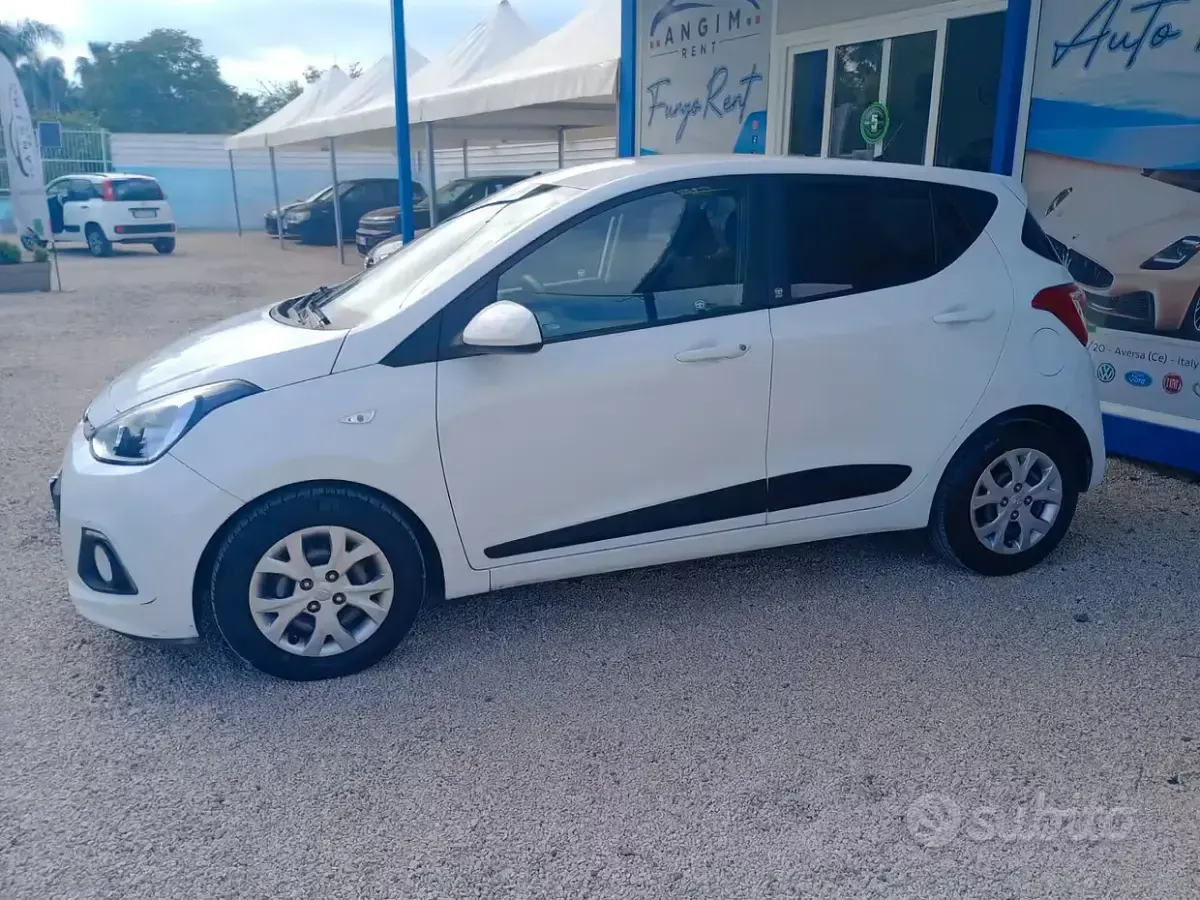 Gebraucht Hyundai i10 67 PS (49 kW) 2016 Weiß Kleinwagen