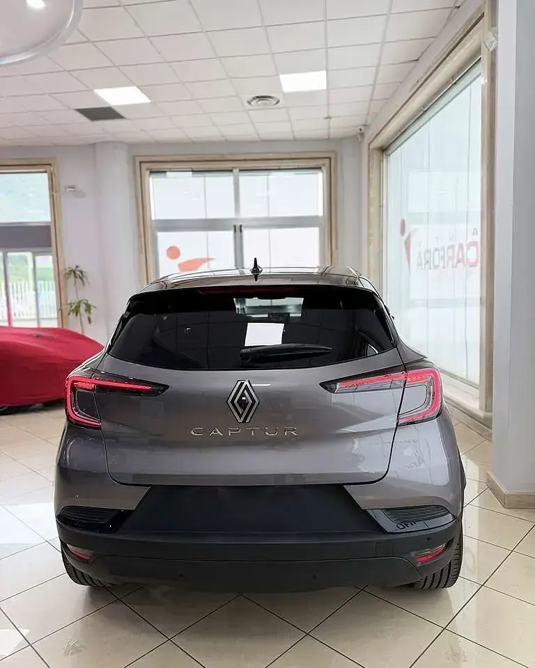 Nuova Renault Captur Techno 122 CV (89 kW) 2026 Grigio SUV