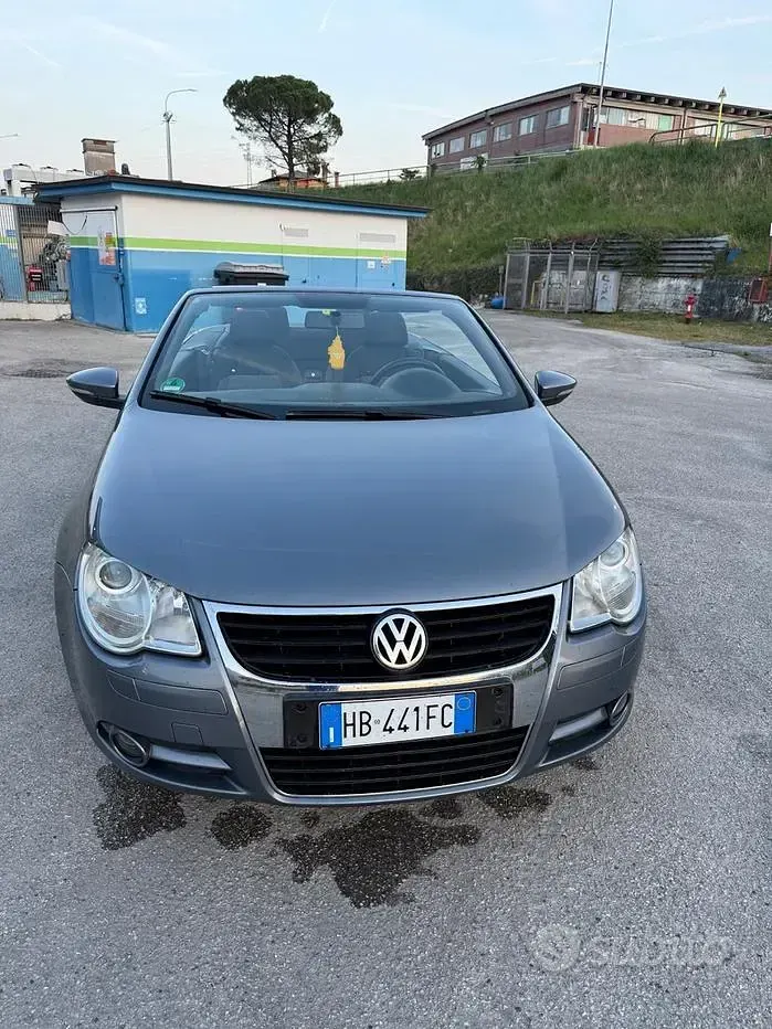 Usata VW Eos 122 CV (89 kW) 2010 Grigio Cabrio
