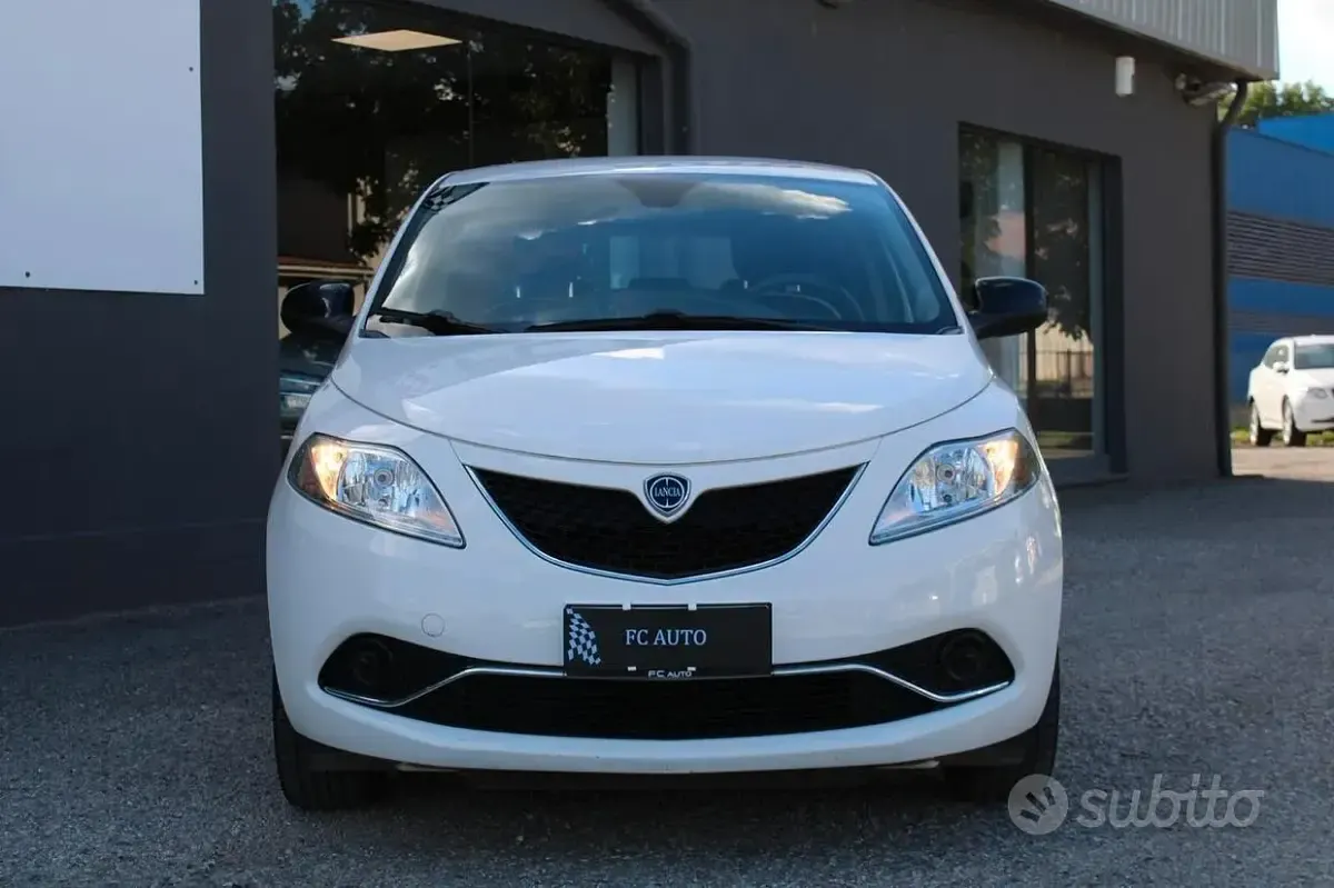 Usata Lancia Ypsilon Gold 69 CV (50 kW) 2017 Bianco Utilitaria