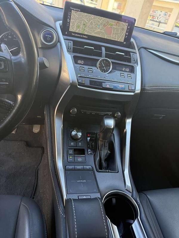 Usata Lexus NX300h 155 CV (114 kW) 2018 Nero SUV