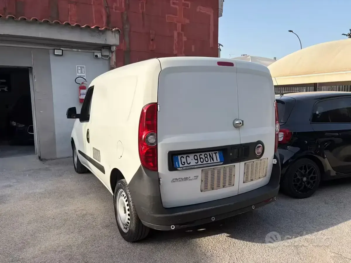 Usata Fiat Doblò 105 CV (77 kW) 2020 Bianco Monovolume