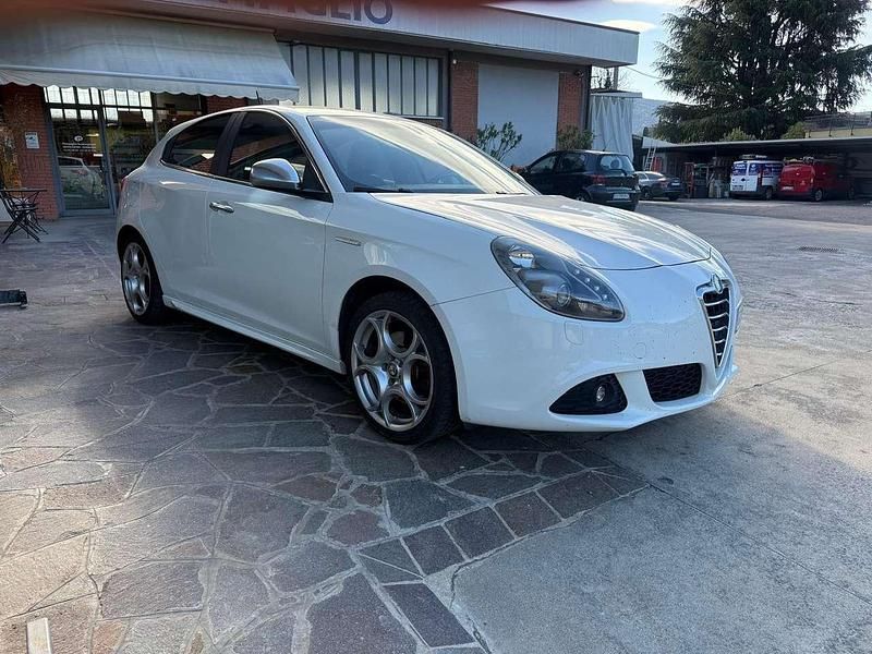 Usata Alfa Romeo Giulietta Distinctive 170 CV (125 kW) 2011 Bianco Utilitaria