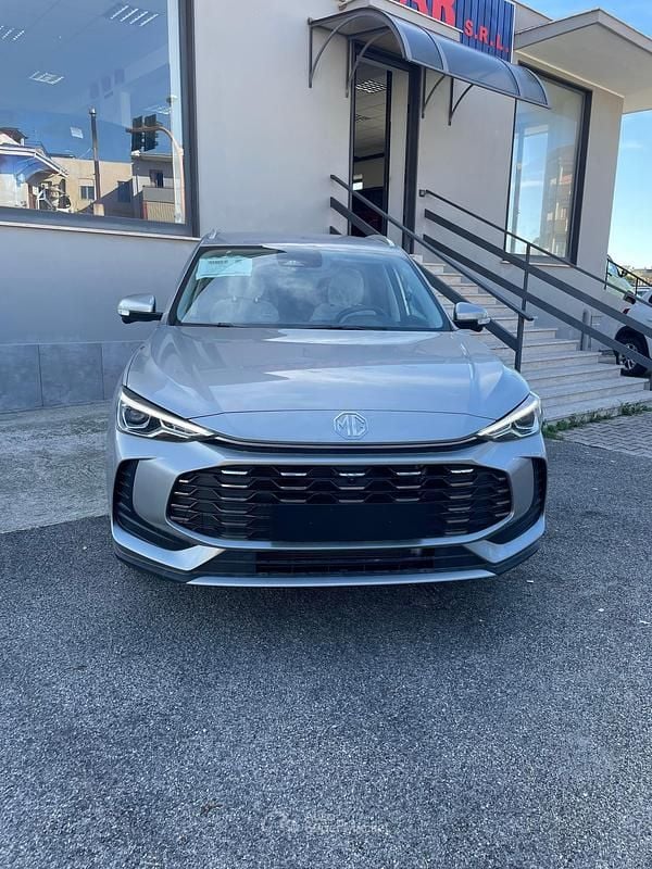 Nuova MG ZS Comfort 116 CV (85 kW) 2025 Cosmic silver Berlina