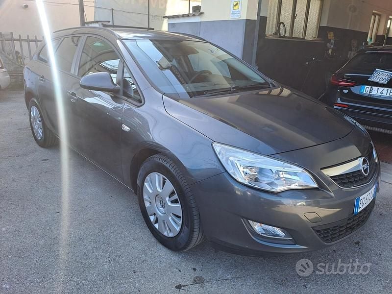 Usata Opel Astra Sport 110 CV (80 kW) 2011 Grigio Station wagon