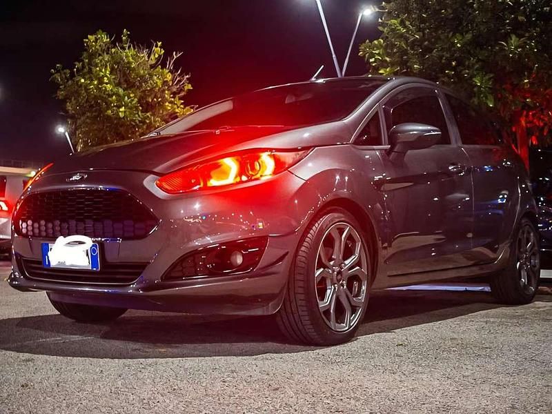 Usata Ford Fiesta ST-Line 75 CV (55 kW) 2017 Grigio Berlina