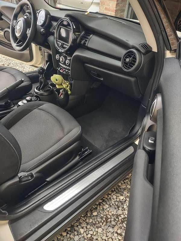 Begagnad Mini ONE 102 HK (75 kW) 2016 Halvkombi