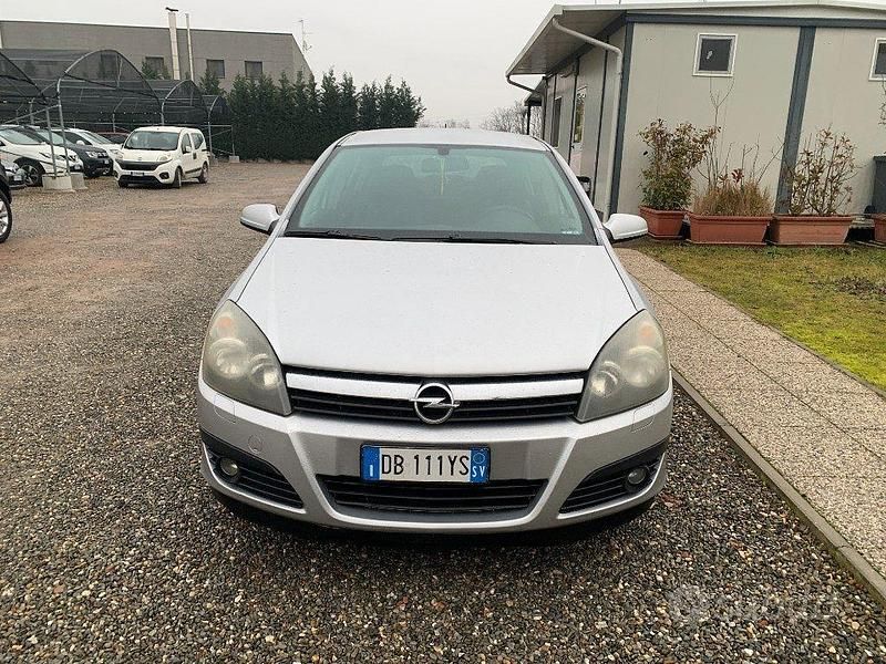 Usata Opel Astra Club 105 CV (77 kW) 2006 Grigio Berlina