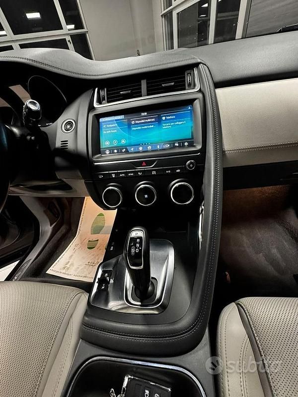 Usata Jaguar E-Pace 200 CV (147 kW) 2019 Grigio SUV