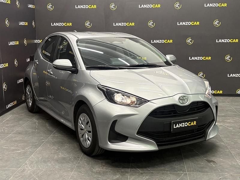Usata Toyota Yaris Hybrid Active 116 CV (85 kW) 2025 Grigio Berlina