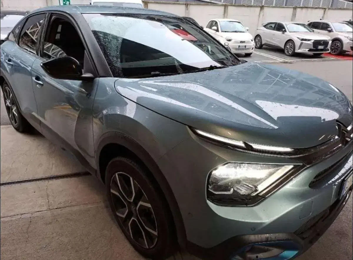 Usado Citroën e-C4 Shine 100 kW (136 CV) 2022 Azul Berlina