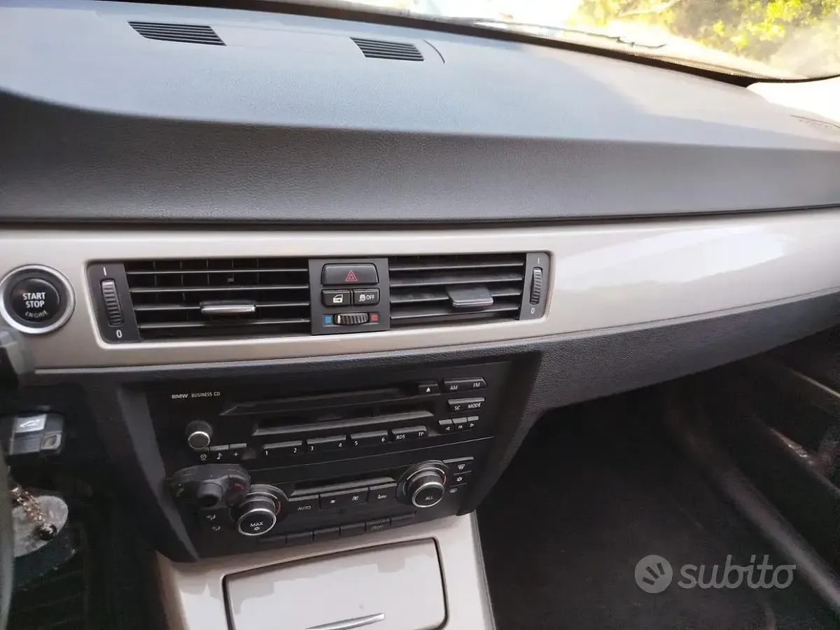 Usata BMW 318 143 CV (105 kW) 2011 Nero Station wagon