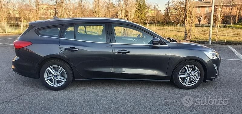 Usata Ford Focus 120 CV (88 kW) 2020 Grigio Station wagon