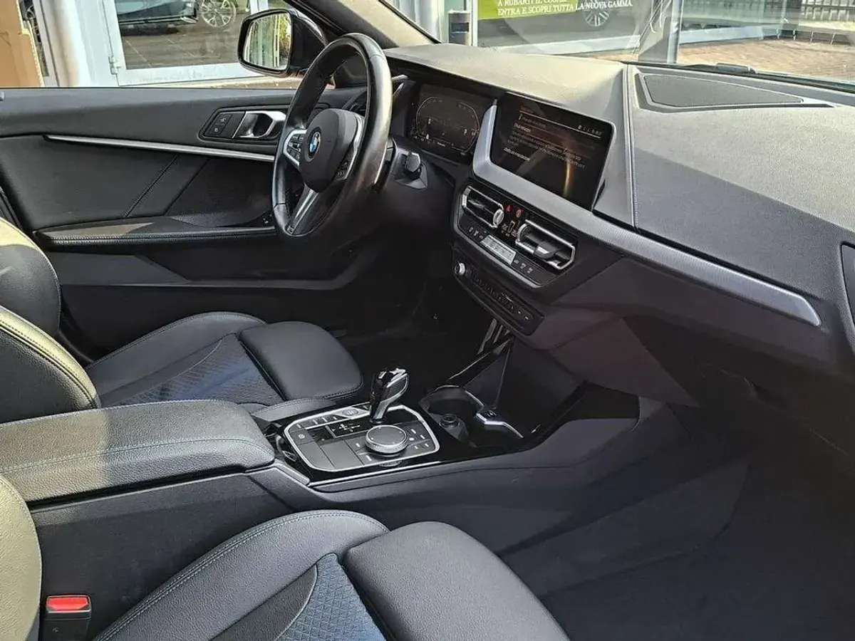 Usata BMW 118 M Sport 150 CV (110 kW) 2023 Skyscraper grey metallic Berlina