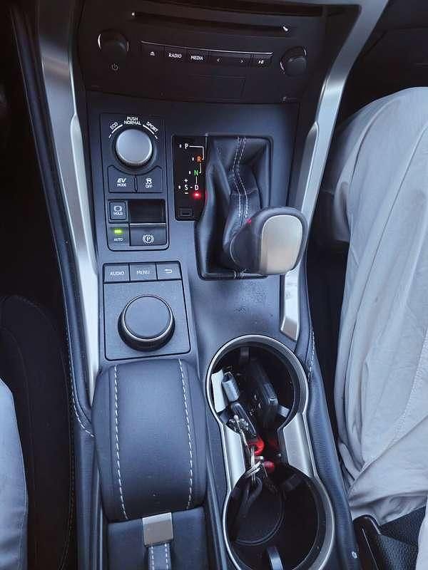 Usata Lexus NX300h 155 CV (114 kW) 2016 Grigio SUV