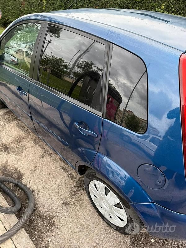 Usata Ford Fiesta 68 CV (50 kW) 2007 Blu Utilitaria