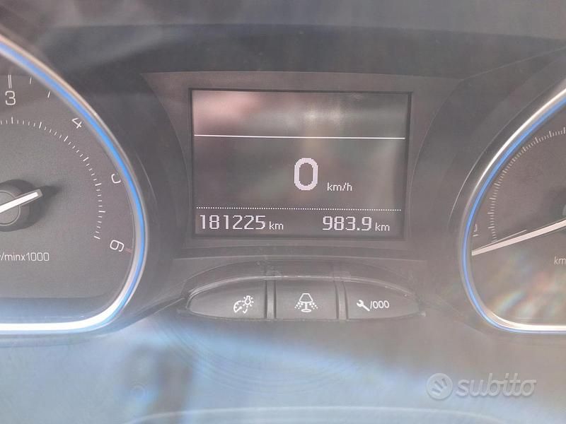 Usata Peugeot 2008 115 CV (84 kW) 2018 Verde SUV