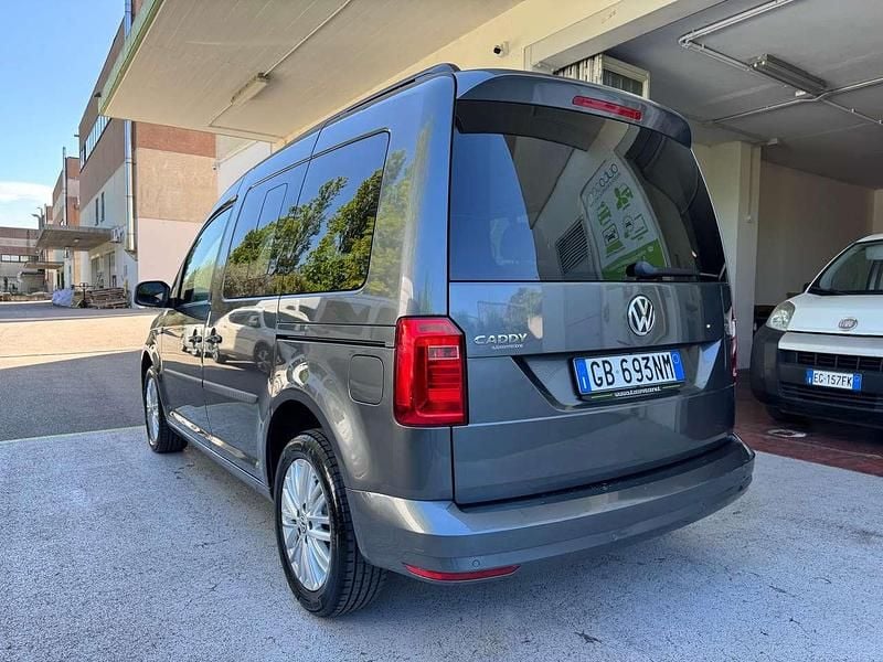 Usata VW Caddy 102 CV (75 kW) 2020 Grigio Monovolume