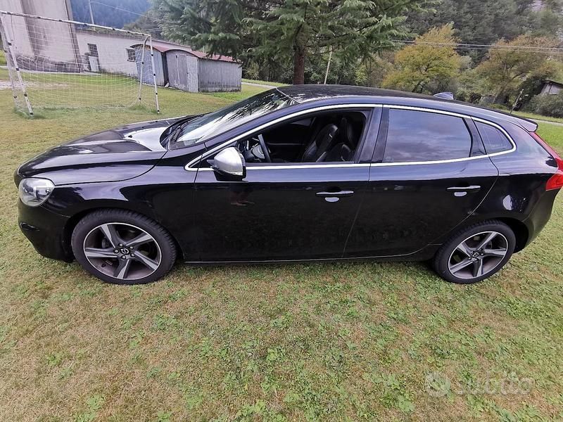 Occasion Volvo V40 R-Design Kinetic 114 ch (83 kW) 2013 Noir Berline