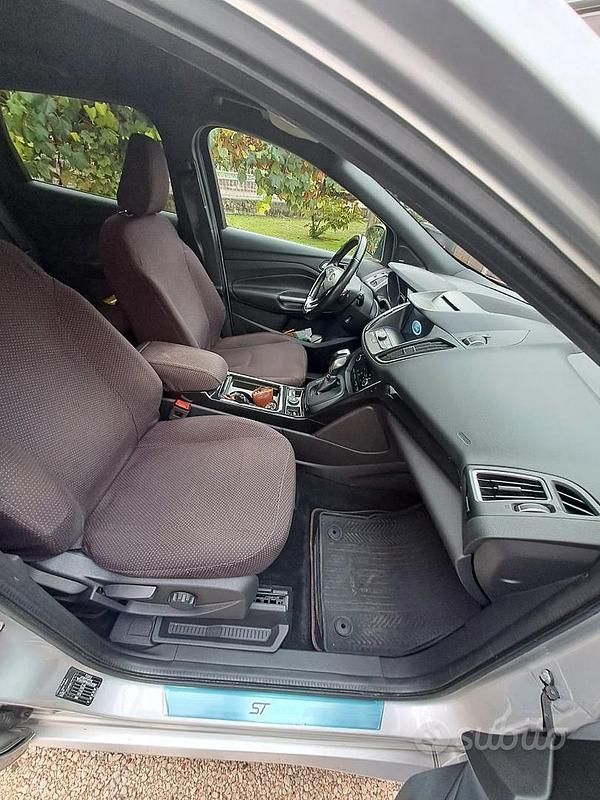 Usata Ford Kuga ST-Line 120 CV (88 kW) 2017 Argento SUV