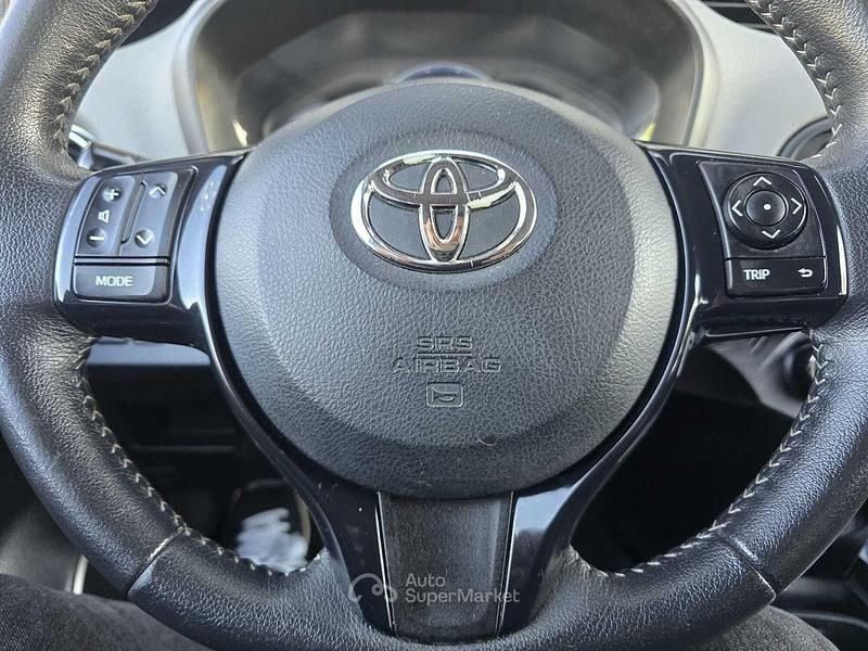 Usata Toyota Yaris Hybrid Active 101 CV (74 kW) 2017 Bianco Berlina