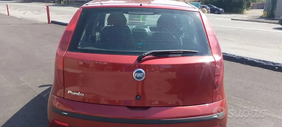 Usata Fiat Punto 60 CV (44 kW) 2005 Rosso Utilitaria