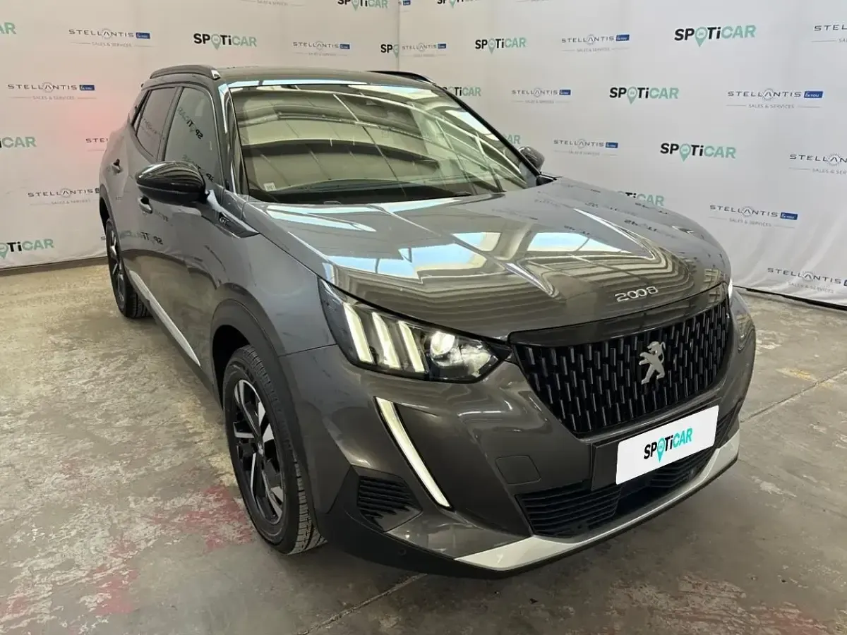 Używany Peugeot 2008 GT 131 KM (96 kW) 2023 Szary SUV