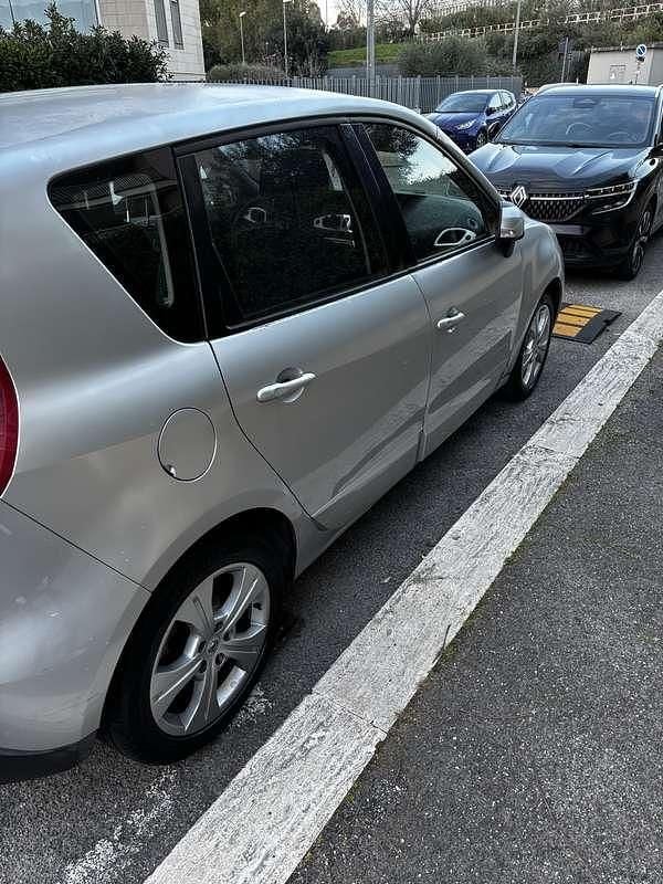 Usata Renault Scénic III Dynamique 110 CV (80 kW) 2010 Monovolume