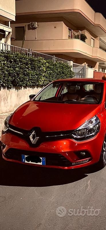 Rosso Usata 2018 Renault Clio IV Tre volumi | 9200 € (Buon prezzo) - Immagine 1/4