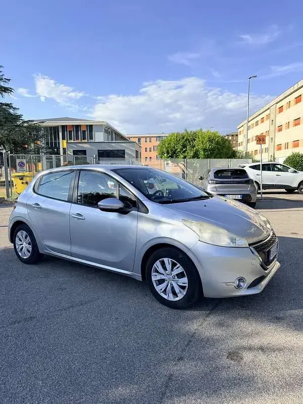 Usata Peugeot 208 Active 82 CV (60 kW) 2013 Grigio Utilitaria