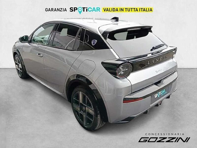 Usata Lancia Ypsilon 101 CV (74 kW) 2024 Grigio Utilitaria