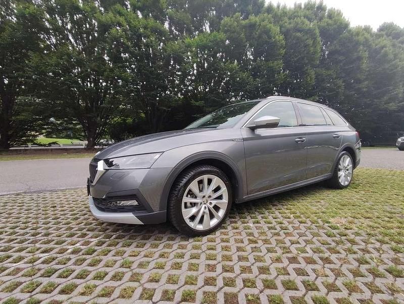 Grigio Usata 2023 Skoda Octavia Scout 4x4 Station wagon | 26.900 € (Super prezzo) - Immagine 1/4