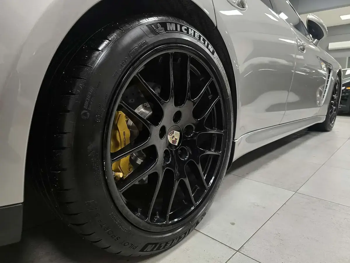 Usata Porsche Panamera Turbo 500 CV (367 kW) 2009 Argento gt Utilitaria