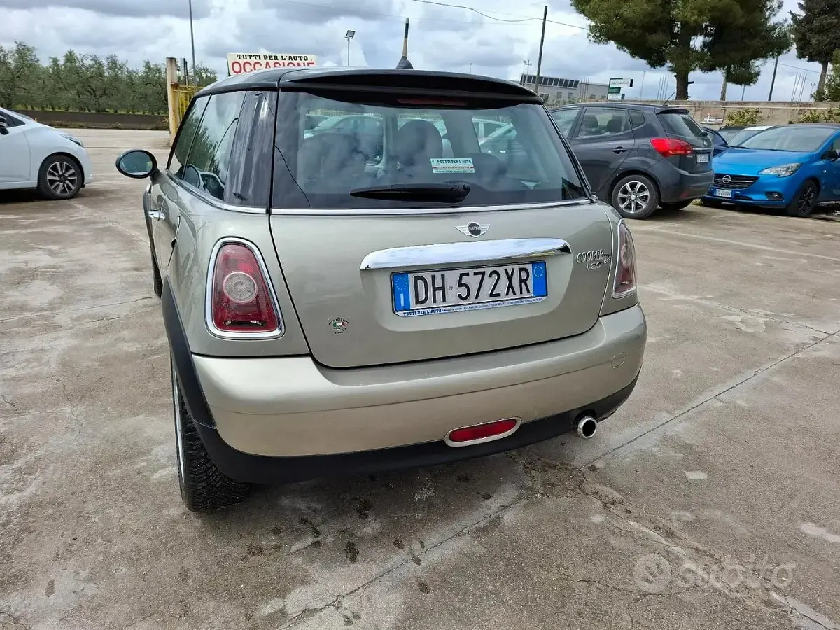 Usata Mini Cooper 109 CV (80 kW) 2007 Oro Utilitaria