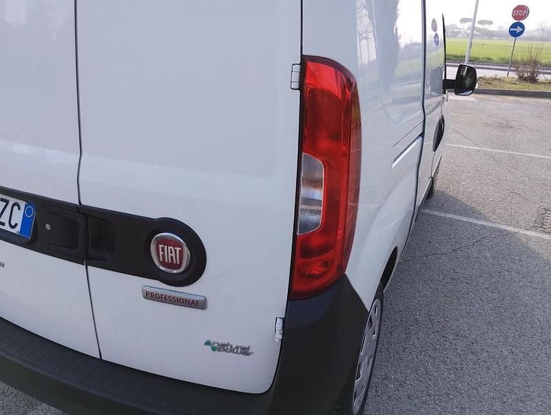 Usata Fiat Doblò 120 CV (88 kW) 2017 Bianco Monovolume
