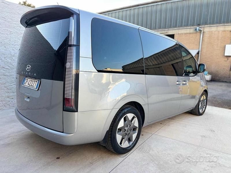 Usata Hyundai Staria 177 CV (130 kW) 2023 Grigio Monovolume