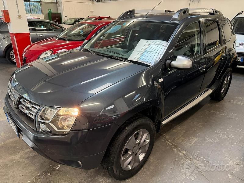 Usata Dacia Duster Lauréate 115 CV (84 kW) 2017 Grigio SUV
