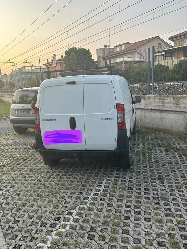 Usata Peugeot Bipper 75 CV (55 kW) 2010 Bianco Monovolume