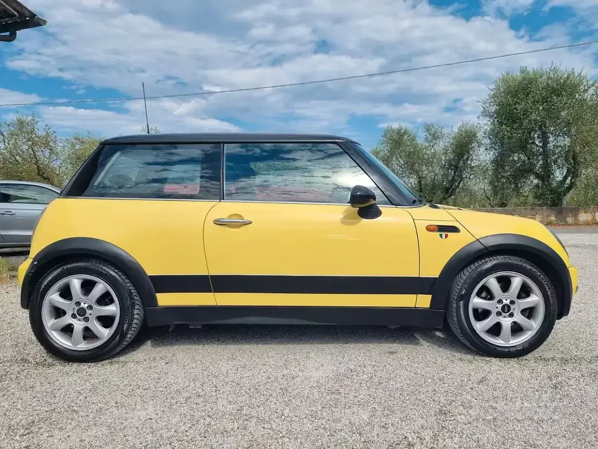 Usata Mini ONE 90 CV (66 kW) 2002 Giallo Utilitaria