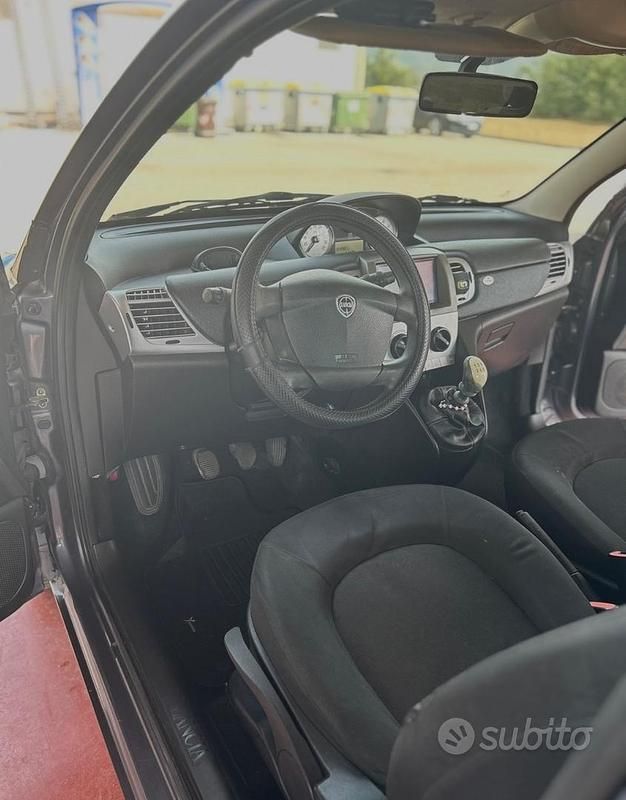 Usata Lancia Ypsilon 69 CV (50 kW) 2012 Marrone Utilitaria