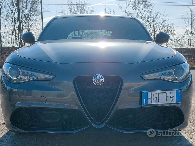 Usata Alfa Romeo Giulia Tech Edition 190 CV (139 kW) 2019 Grigio Berlina