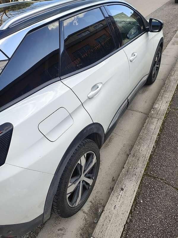 Usata Peugeot 3008 Allure 131 CV (96 kW) 2019 Bianco SUV