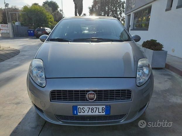 Usata Fiat Grande Punto Dynamic 75 CV (55 kW) 2008 Grigio Utilitaria